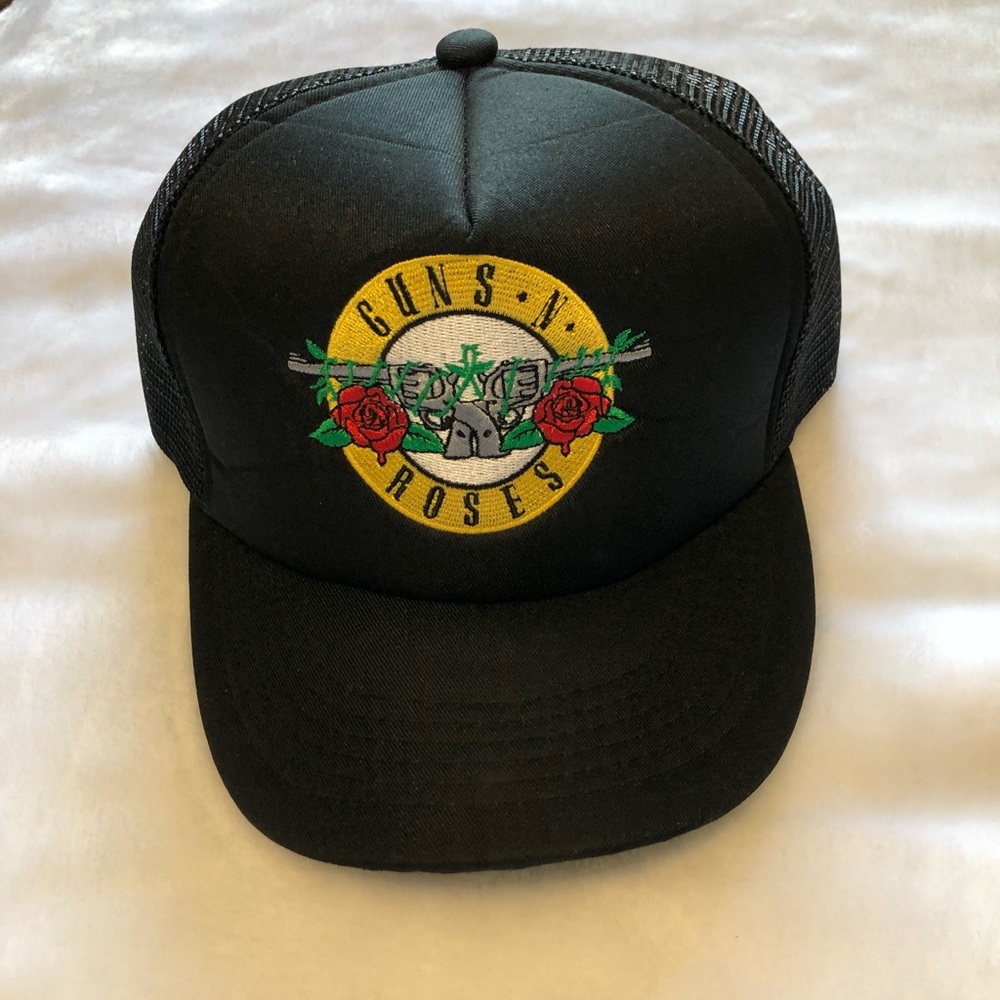 Guns & roses trucker hat